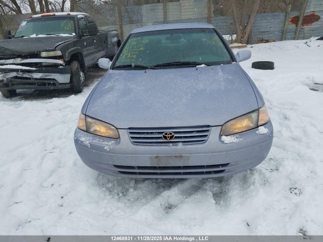 12468931 :رقم المزاد ، 4T1BG22K1WU205175 vin ، 1998 Toyota Camry Ce/le/xle مزاد بيع