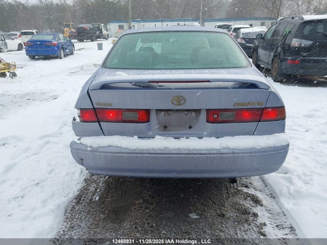 12468931 :رقم المزاد ، 4T1BG22K1WU205175 vin ، 1998 Toyota Camry Ce/le/xle مزاد بيع