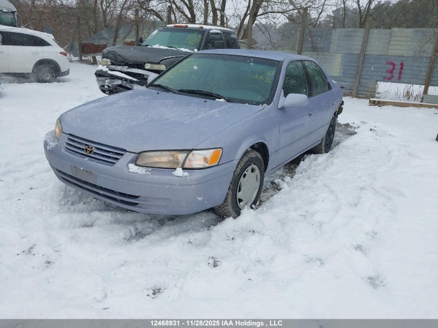 12468931 :رقم المزاد ، 4T1BG22K1WU205175 vin ، 1998 Toyota Camry Ce/le/xle مزاد بيع