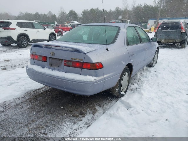 12468931 :رقم المزاد ، 4T1BG22K1WU205175 vin ، 1998 Toyota Camry Ce/le/xle مزاد بيع