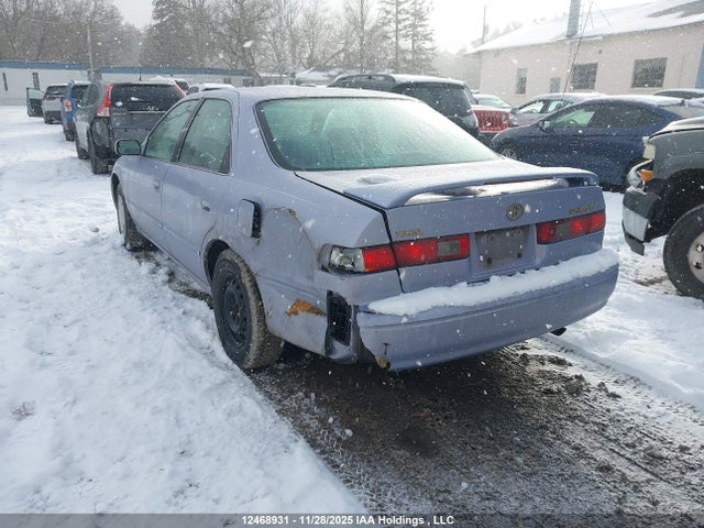 12468931 :رقم المزاد ، 4T1BG22K1WU205175 vin ، 1998 Toyota Camry Ce/le/xle مزاد بيع