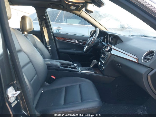2012 Mercedes-benz C 250 4matic მანქანა იყიდება აუქციონზე, vin: WDDGF8FB6CA692886, აუქციონის ნომერი: 12532230