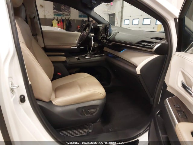 2021 Toyota Sienna Limited 7-passenger მანქანა იყიდება აუქციონზე, vin: 5TDGRKEC2MS011846, აუქციონის ნომერი: 12555052