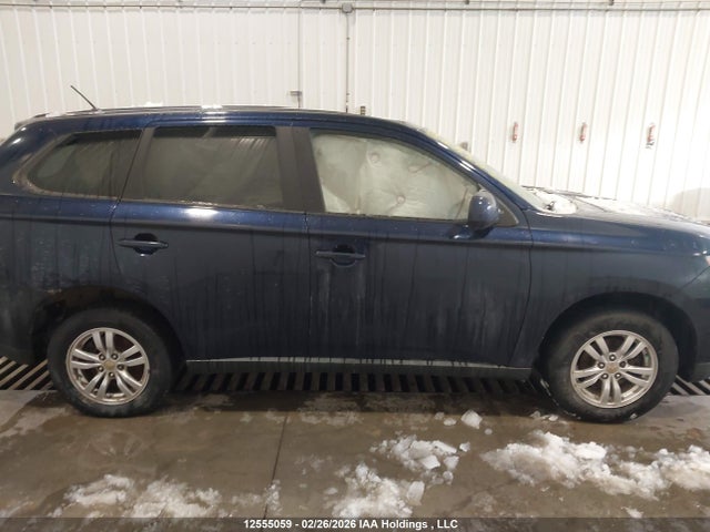 JA4AZ2A3XEZ602478 Mitsubishi Outlander Es