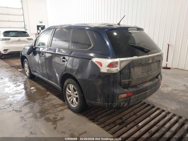 JA4AZ2A3XEZ602478 Mitsubishi Outlander Es