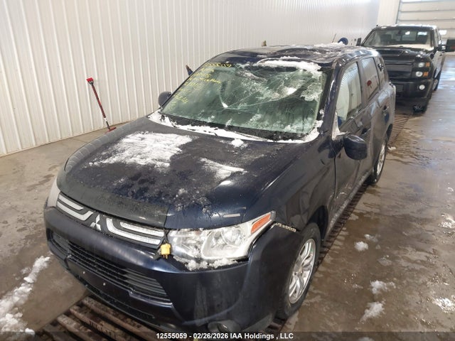JA4AZ2A3XEZ602478 Mitsubishi Outlander Es
