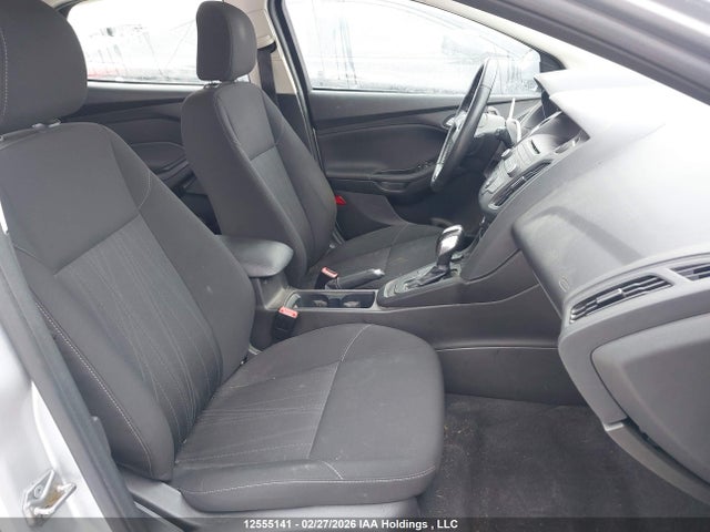 1FADP3K21GL400242 Ford FOCUS SE