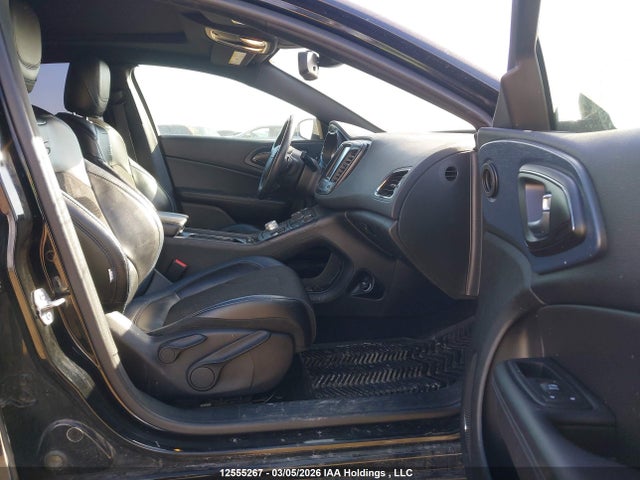 12555267 :رقم المزاد ، 1C3CCCBG2GN198064 vin ، 2016 Chrysler 200 S مزاد بيع