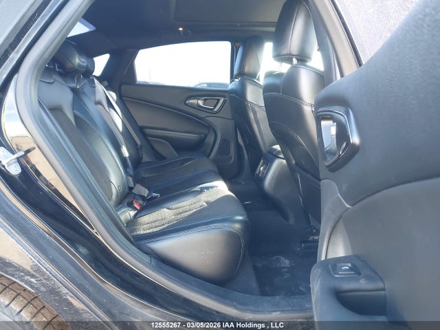 12555267 :رقم المزاد ، 1C3CCCBG2GN198064 vin ، 2016 Chrysler 200 S مزاد بيع