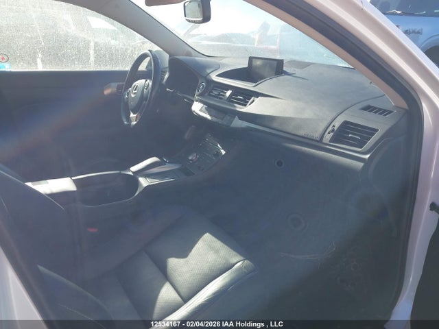 Lexus CT 200H 2017 JTHKD5BH3H2287507 Image 5