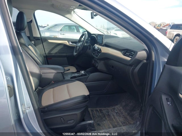 1FMCU9J91NUB31808 Ford Escape Titanium