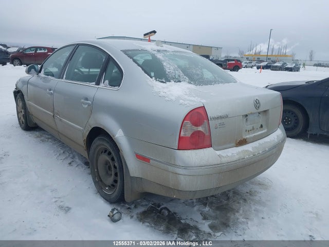 12555371 :رقم المزاد ، WVWAD63B05P055295 vin ، 2005 Volkswagen Passat Gls مزاد بيع