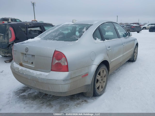 12555371 :رقم المزاد ، WVWAD63B05P055295 vin ، 2005 Volkswagen Passat Gls مزاد بيع