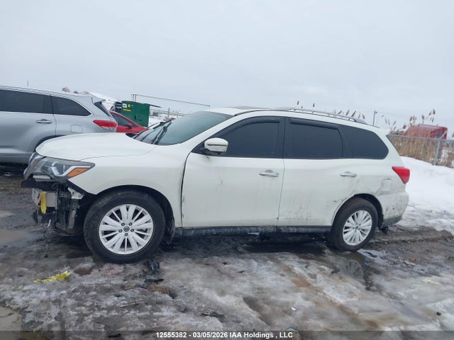 12555382 :رقم المزاد ، 5N1DR2MM3HC608231 vin ، 2017 Nissan Pathfinder S/sv/sl/platinum مزاد بيع