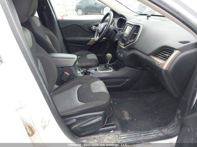 1C4PJLAB2HW640071 Jeep Cherokee Sport