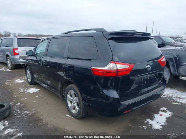 Aukcja sprzedaży 2015 Toyota Sienna Le V6, vin: 5TDKK3DC7FS528052, numer aukcji: 12555674