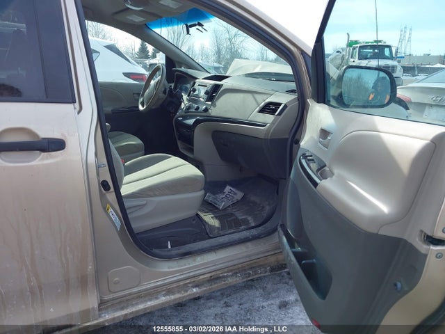 Aukcja sprzedaży 2011 Toyota Sienna, vin: 5TDZK3DC8BS004949, numer aukcji: 12555855
