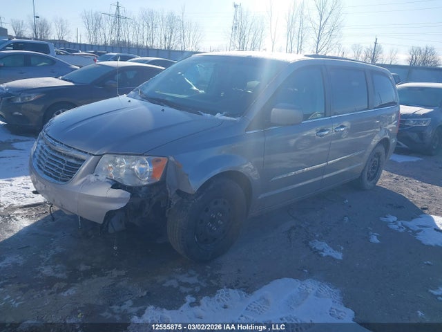 2015 Chrysler Town & Country Touring მანქანა იყიდება აუქციონზე, vin: 2C4RC1CG4FR705847, აუქციონის ნომერი: 12555875