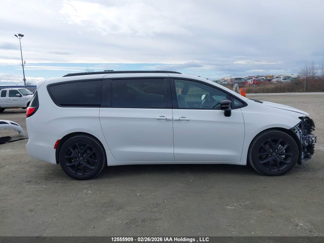 Chrysler Pacifica Limited 2025 2C4RC1GG3SR601502 Image 14