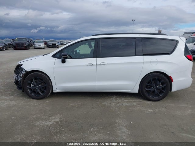 Chrysler Pacifica Limited 2025 2C4RC1GG3SR601502 Image 15
