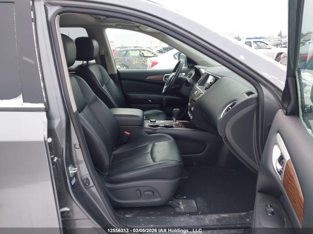 12556313 :رقم المزاد ، 5N1DR2MM2JC633918 vin ، 2018 Nissan Pathfinder S/sv/sl/platinum مزاد بيع