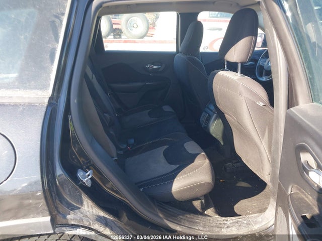 1C4PJMAB8FW599058 Jeep Cherokee Sport