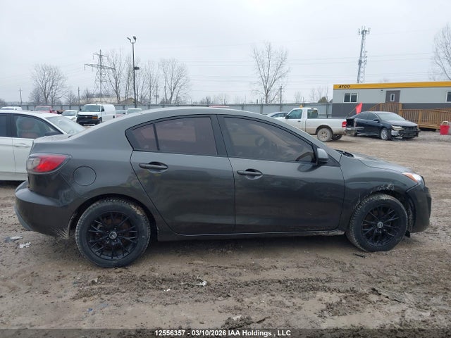 12556357 :رقم المزاد ، JM1BL1UF8B1435804 vin ، 2011 Mazda 3 I مزاد بيع