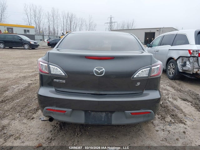12556357 :رقم المزاد ، JM1BL1UF8B1435804 vin ، 2011 Mazda 3 I مزاد بيع