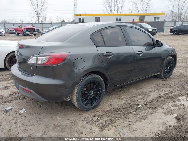 12556357 :رقم المزاد ، JM1BL1UF8B1435804 vin ، 2011 Mazda 3 I مزاد بيع