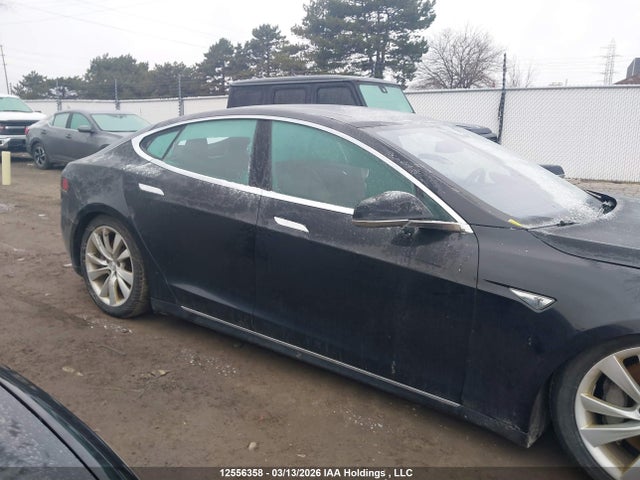 12556358 :رقم المزاد ، 5YJSA1E23FF106216 vin ، 2015 Tesla Model S مزاد بيع
