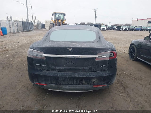 12556358 :رقم المزاد ، 5YJSA1E23FF106216 vin ، 2015 Tesla Model S مزاد بيع