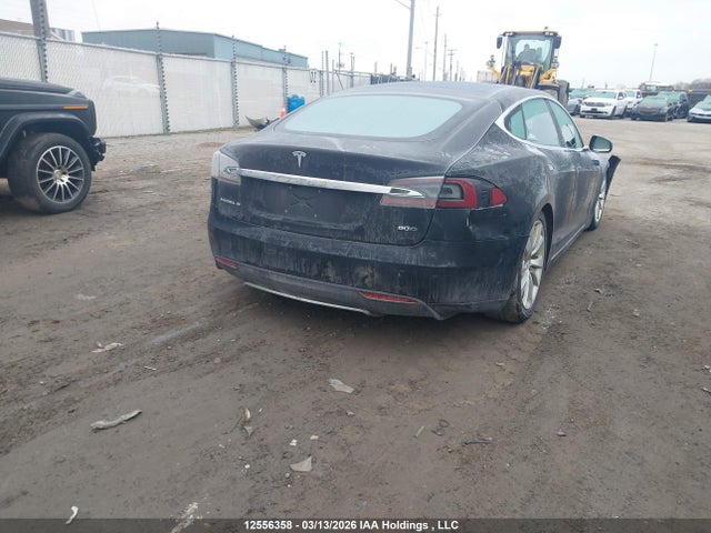 12556358 :رقم المزاد ، 5YJSA1E23FF106216 vin ، 2015 Tesla Model S مزاد بيع