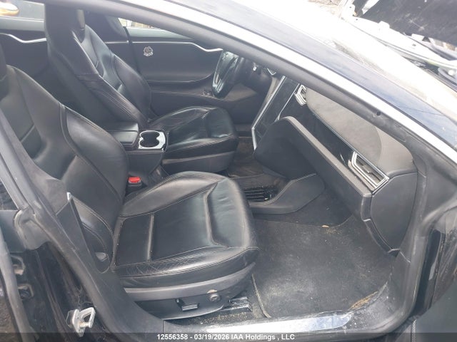 12556358 :رقم المزاد ، 5YJSA1E23FF106216 vin ، 2015 Tesla Model S مزاد بيع