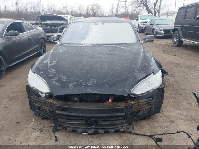 12556358 :رقم المزاد ، 5YJSA1E23FF106216 vin ، 2015 Tesla Model S مزاد بيع