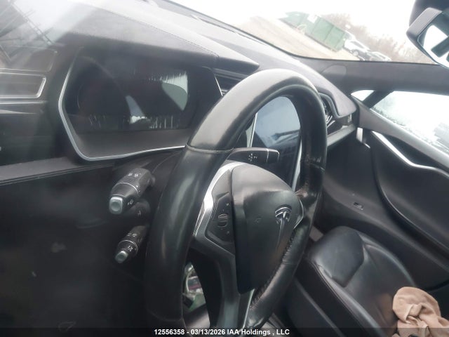 12556358 :رقم المزاد ، 5YJSA1E23FF106216 vin ، 2015 Tesla Model S مزاد بيع