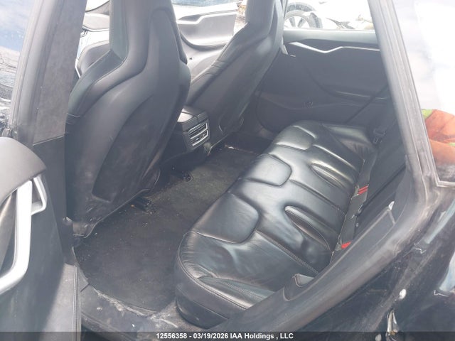 12556358 :رقم المزاد ، 5YJSA1E23FF106216 vin ، 2015 Tesla Model S مزاد بيع