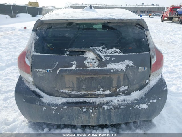 JTDKDTB32F1586127 Toyota Prius C Technology