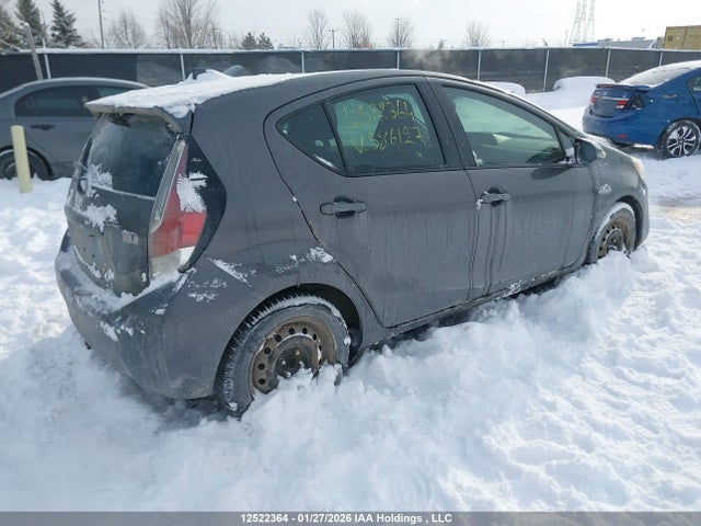 JTDKDTB32F1586127 Toyota Prius C Technology