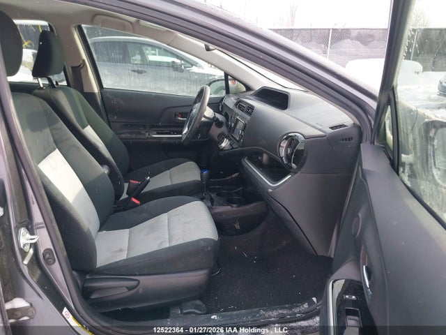 JTDKDTB32F1586127 Toyota Prius C Technology