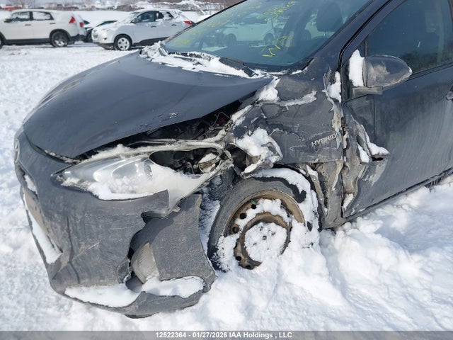 JTDKDTB32F1586127 Toyota Prius C Technology