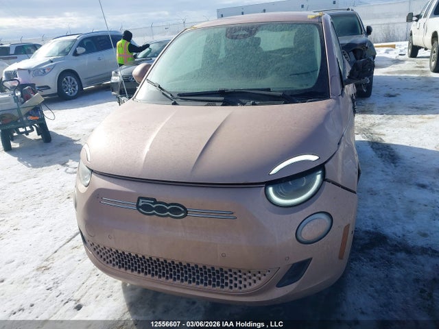 12556607 :رقم المزاد ، ZFAFFAC41RX222362 vin ، 2024 Fiat 500e La Prima مزاد بيع