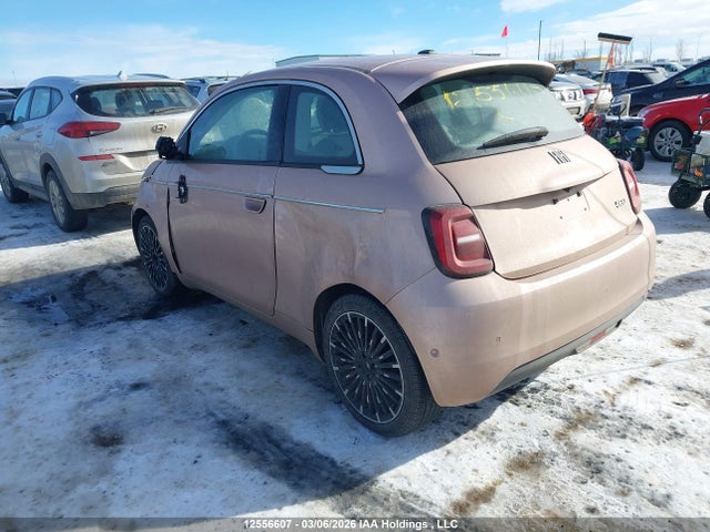12556607 :رقم المزاد ، ZFAFFAC41RX222362 vin ، 2024 Fiat 500e La Prima مزاد بيع