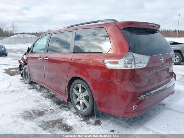 12556665 :رقم المزاد ، 5TDXK3DC5FS547351 vin ، 2015 Toyota Sienna Se 8 Passenger مزاد بيع