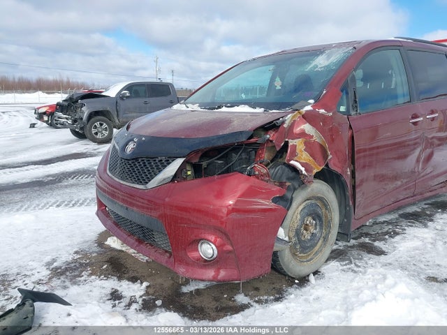 12556665 :رقم المزاد ، 5TDXK3DC5FS547351 vin ، 2015 Toyota Sienna Se 8 Passenger مزاد بيع