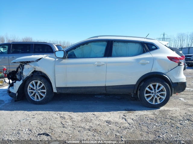 JN1BJ1BW6MW435625 Nissan Qashqai Sv