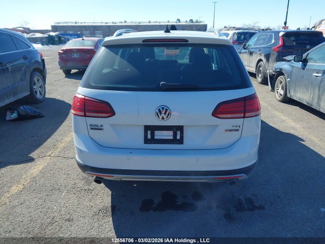 3VWH17AU0JM754067 Volkswagen Golf