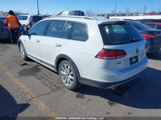 3VWH17AU0JM754067 Volkswagen Golf