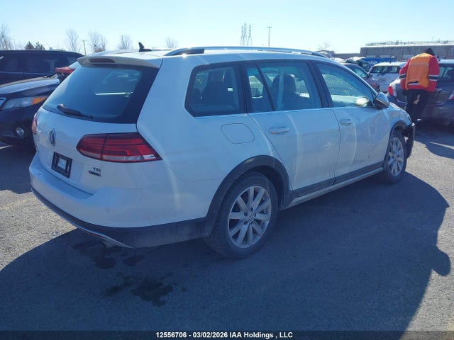 3VWH17AU0JM754067 Volkswagen Golf