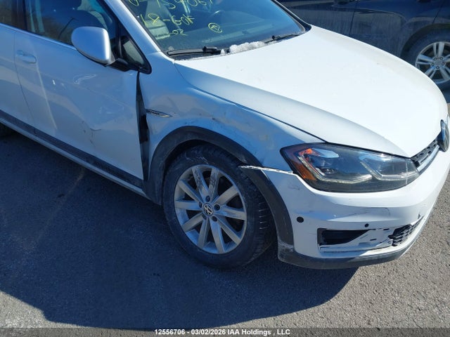 3VWH17AU0JM754067 Volkswagen Golf