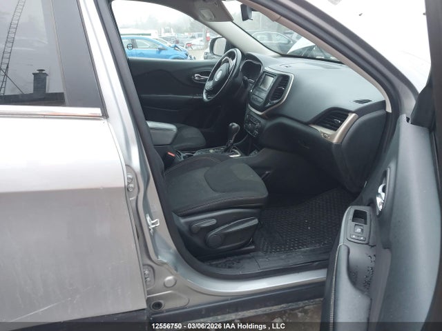 12556750 :رقم المزاد ، 1C4PJLCB8FW553754 vin ، 2015 Jeep Cherokee Latitude مزاد بيع